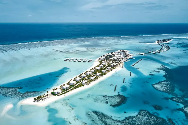 Zračni posnetek otoka Kedhigandu s hotelom Riu Palace Maldivas