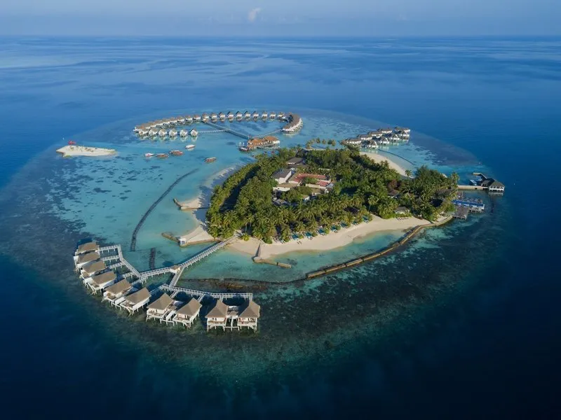 Zračni posnetek otoka Machchafushi Centara Grand Resort Maldivi